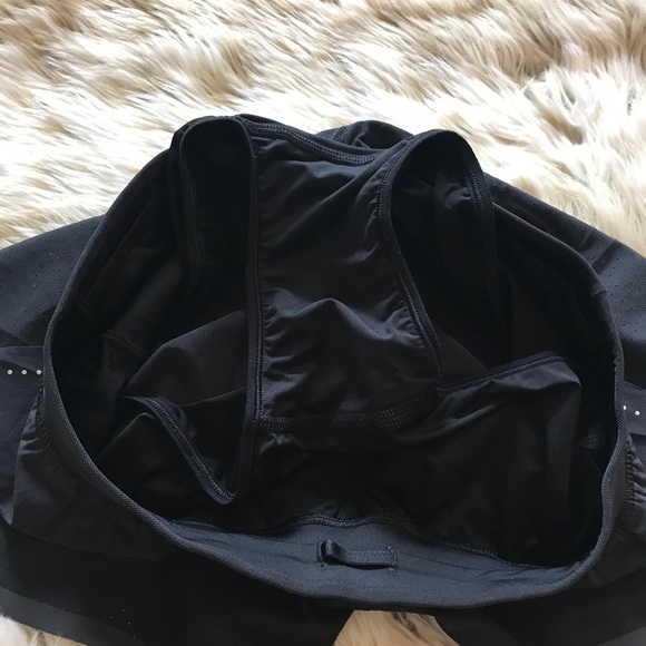 Lululemon Find Your Pace black reflective shorts 4 - Picture 6 of 9